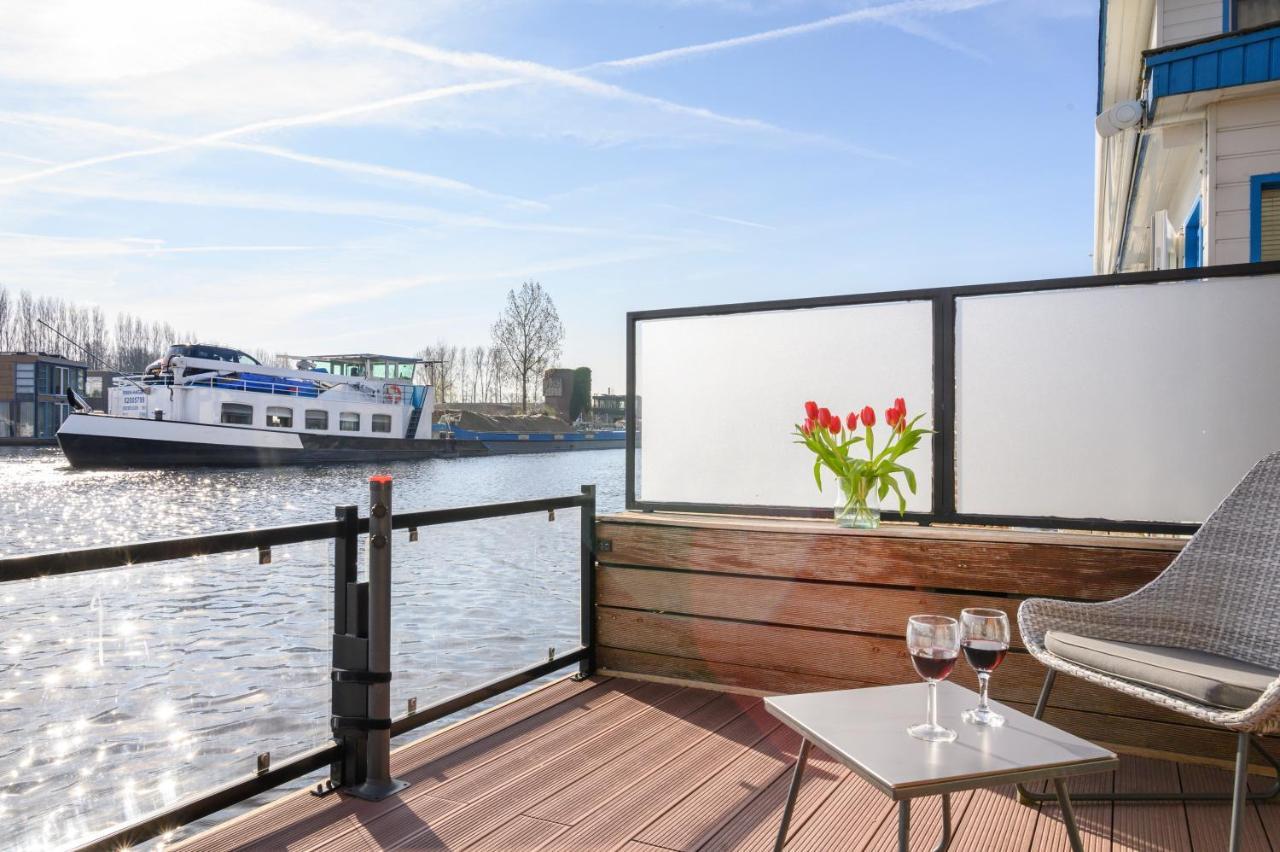 Houseboat Studio With Canalview And Free Bikes Амстердам Экстерьер фото